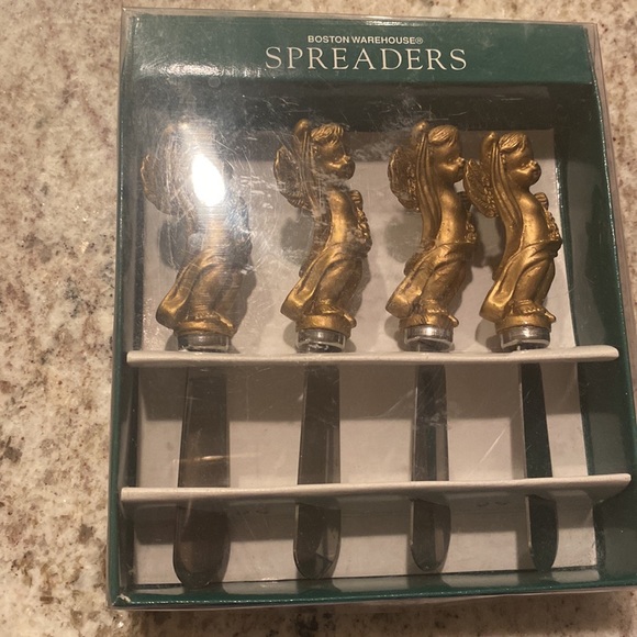 Vintage but new 4 angel / cherub spreaders. Item is new but packaging is damaged - Picture 2 of 3
